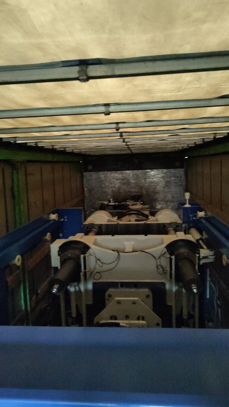 Термопластавтомат "Атлант" модель ТВ300Н/2650,002-Р001. и ящик зип.